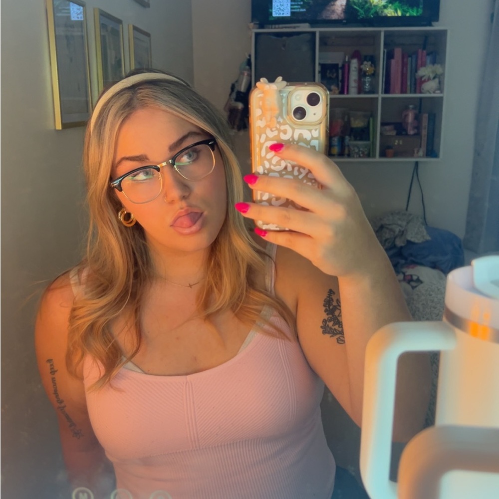 Meet your Posher, Jacee